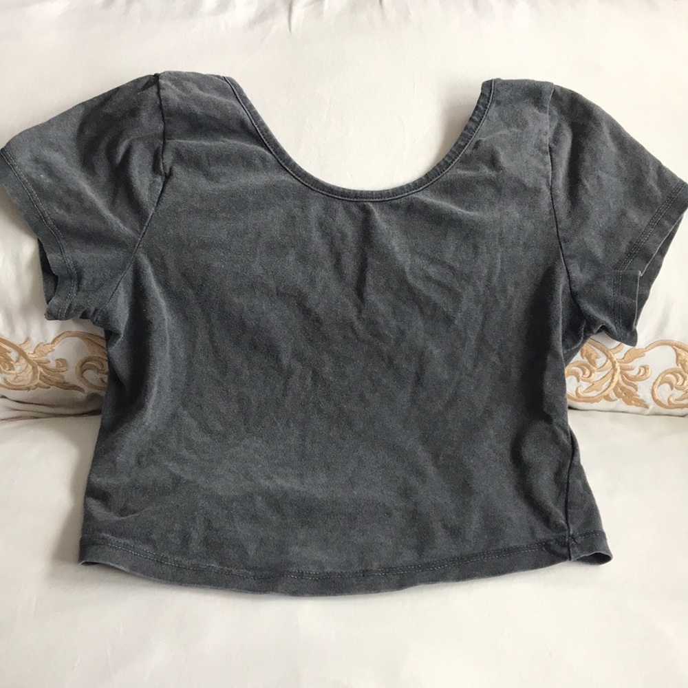 Brandy Melville Cropped Short Sleeved T-Shirt